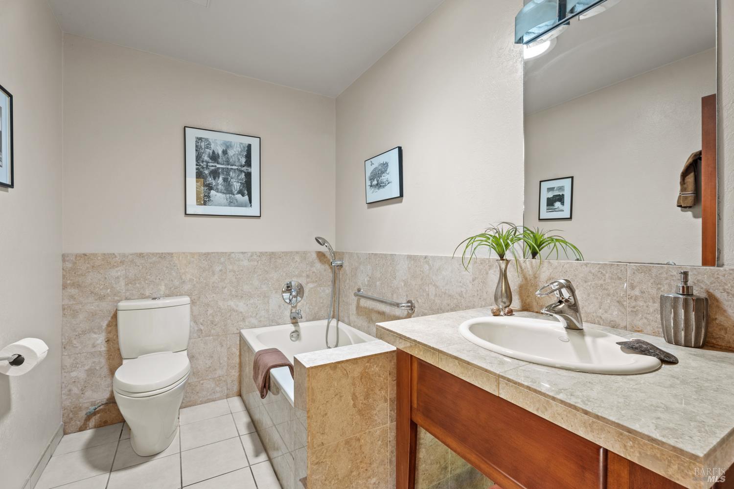 Detail Gallery Image 15 of 49 For 1500 Deerwood Dr, Ukiah,  CA 95482 - 3 Beds | 3 Baths