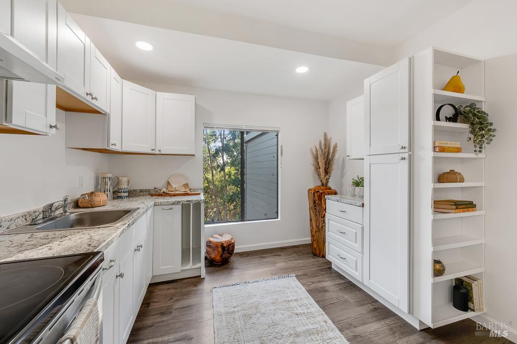 Detail Gallery Image 27 of 46 For 2801 Gravenstein Hwy, Sebastopol,  CA 95472 - 3 Beds | 3 Baths