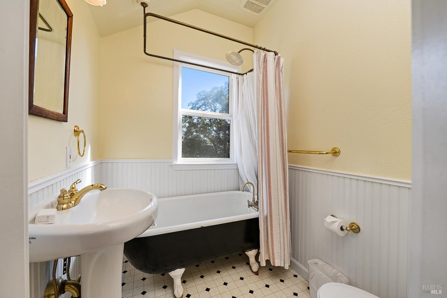 Detail Gallery Image 34 of 65 For 3949 Vine Hill Rd, Sebastopol,  CA 95472 - 5 Beds | 4 Baths