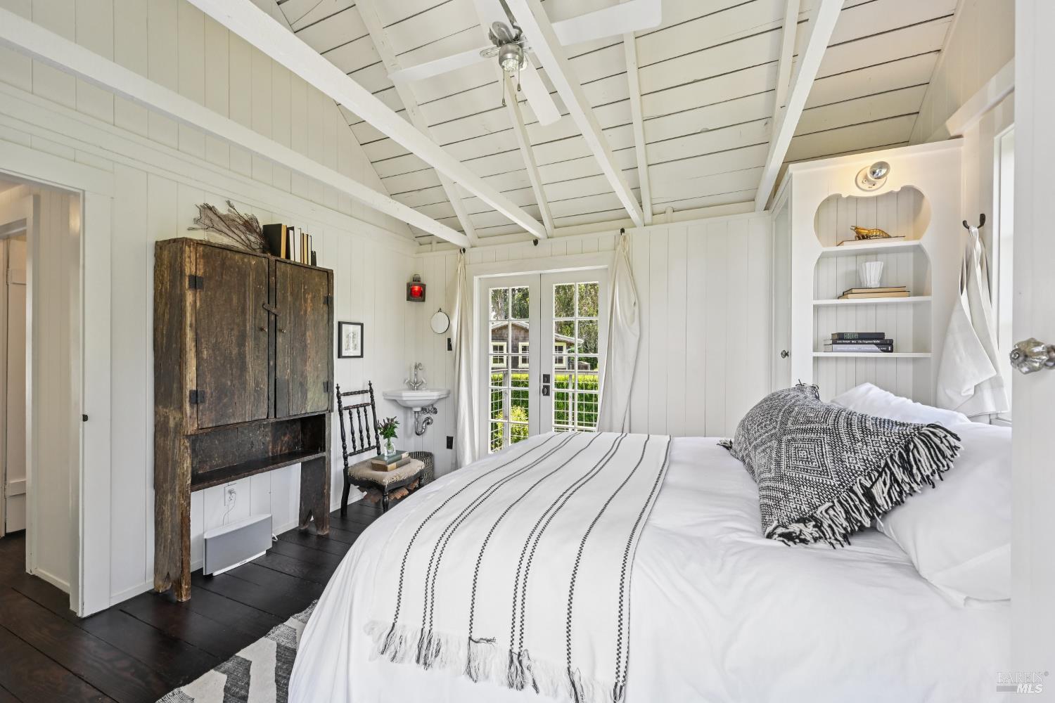 Detail Gallery Image 26 of 62 For 33 Ocean Ave, Bolinas,  CA 94924 - 3 Beds | 2/1 Baths
