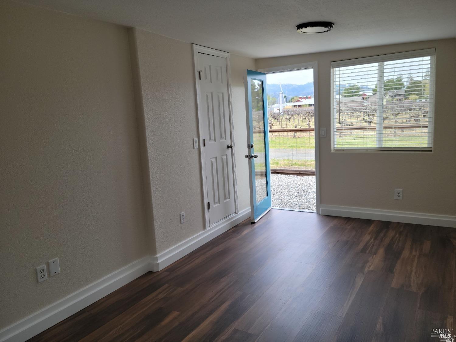 Detail Gallery Image 4 of 13 For 1324 Community Dr, Saint Helena,  CA 94574 - 2 Beds | 2 Baths