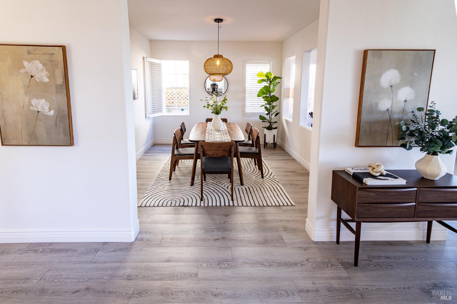 Detail Gallery Image 5 of 42 For 264 Waterside Cir, San Rafael,  CA 94903 - 4 Beds | 3/1 Baths
