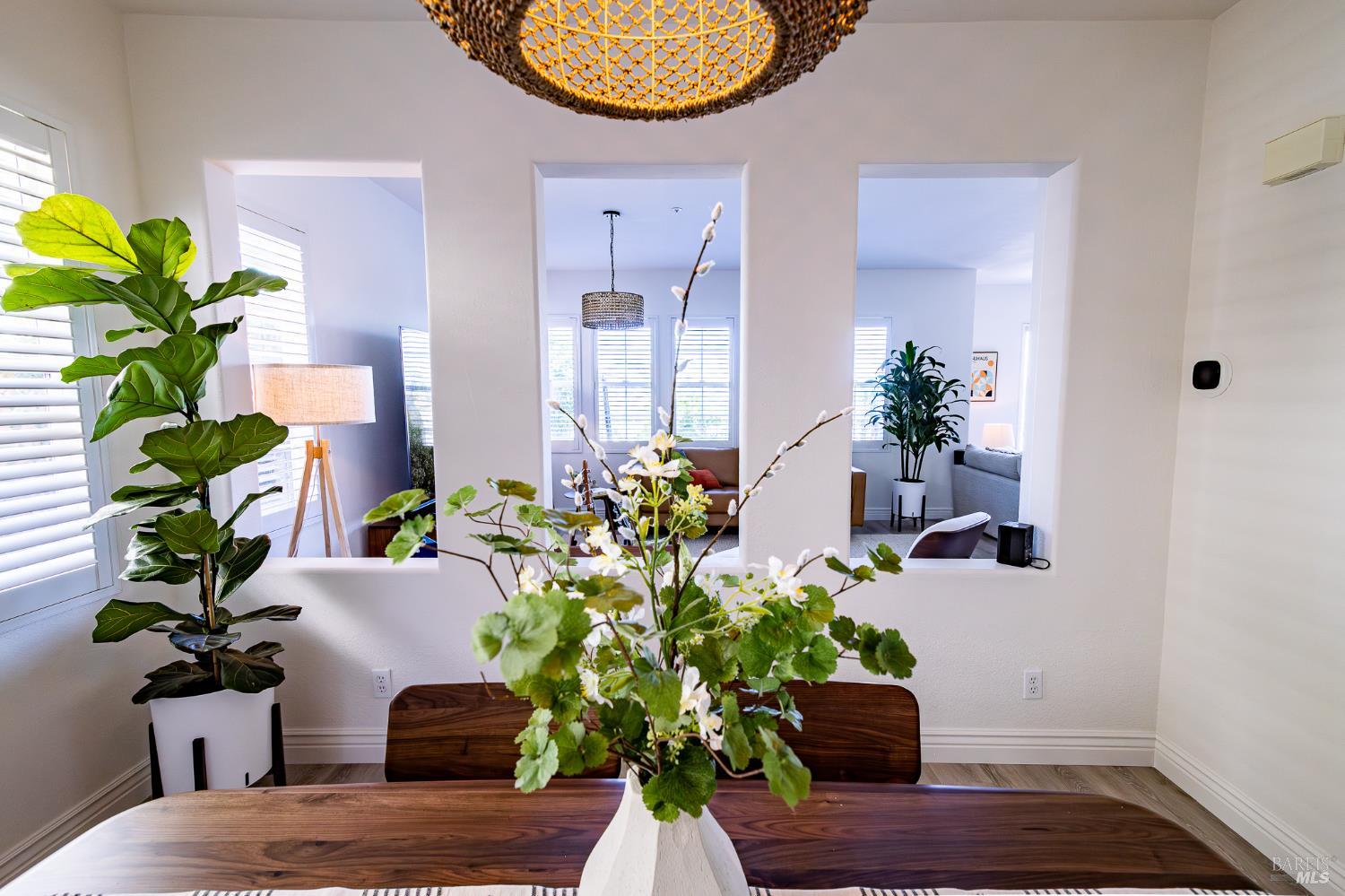 Detail Gallery Image 6 of 42 For 264 Waterside Cir, San Rafael,  CA 94903 - 4 Beds | 3/1 Baths