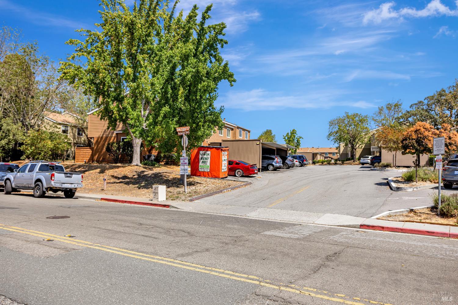 Detail Gallery Image 34 of 36 For 1 Oak Crest Ct #D,  Novato,  CA 94947 - 3 Beds | 2/1 Baths