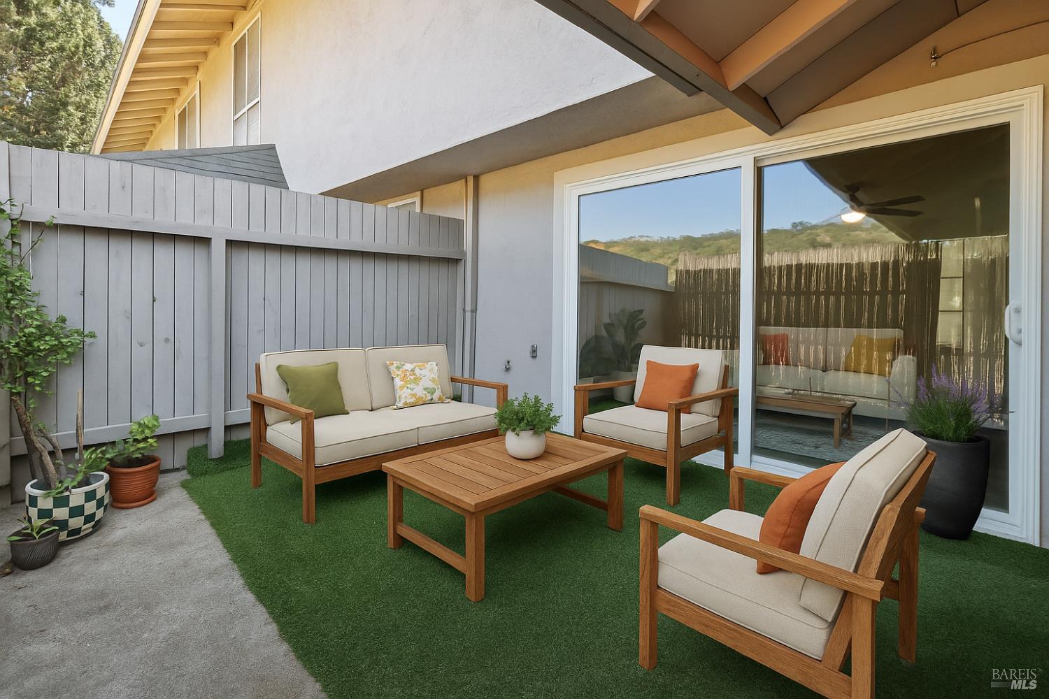 Detail Gallery Image 15 of 20 For 141 Roundtree Blvd, San Rafael,  CA 94903 - 2 Beds | 1/1 Baths