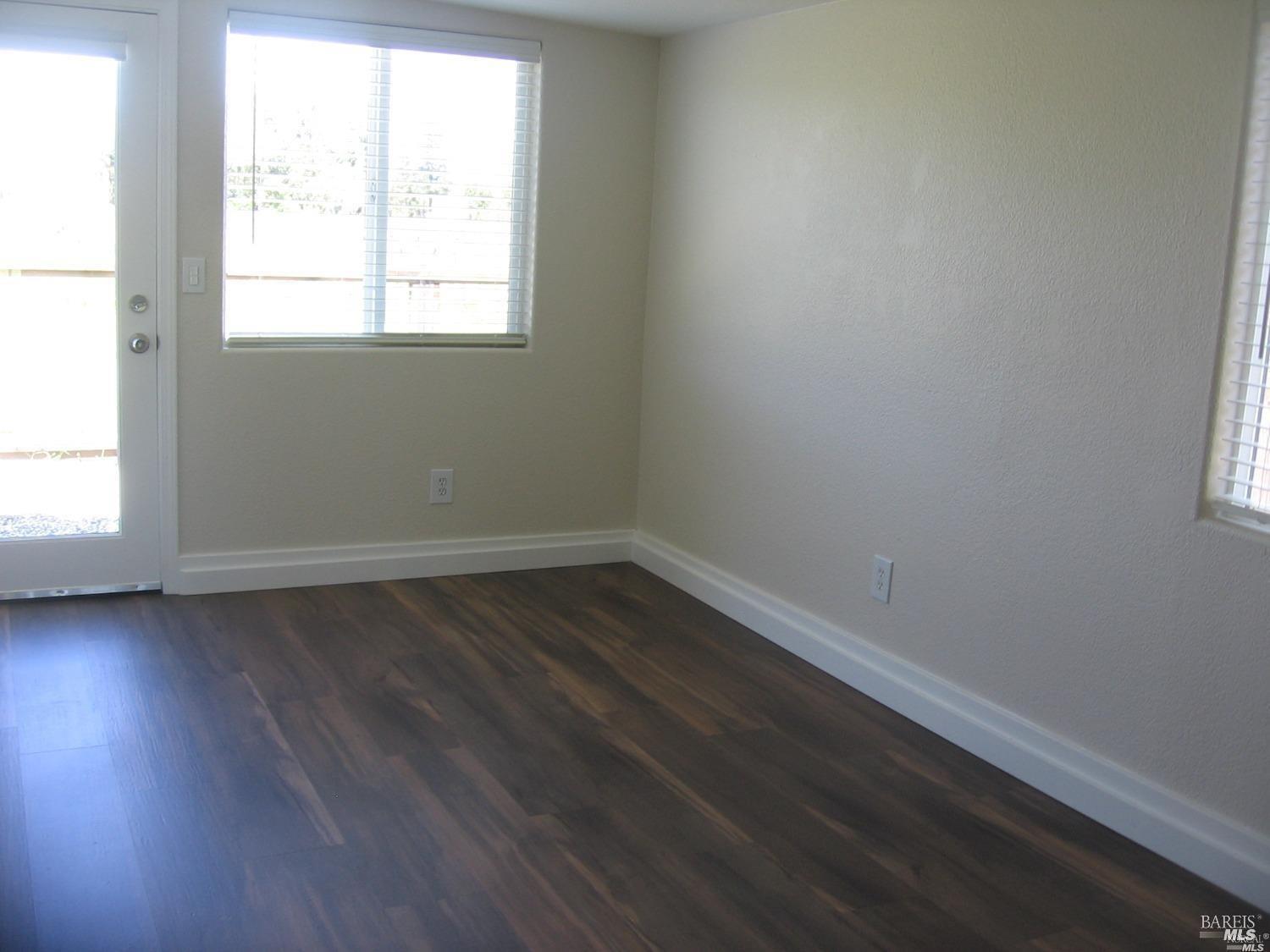 Detail Gallery Image 5 of 13 For 1324 Community Dr, Saint Helena,  CA 94574 - 2 Beds | 2 Baths