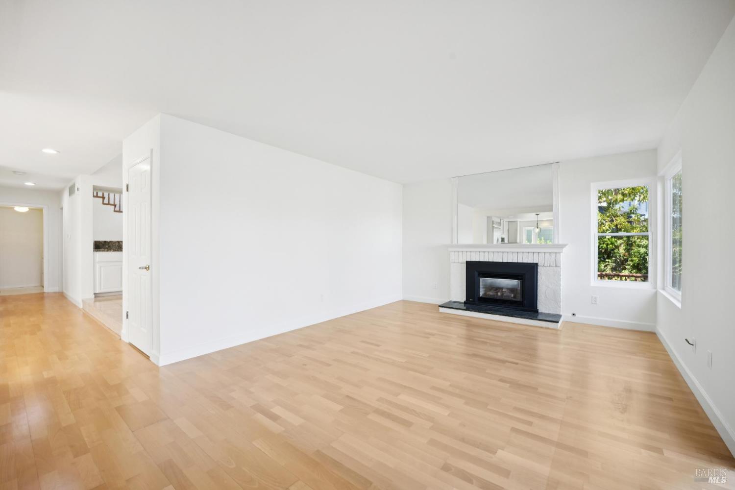 Detail Gallery Image 22 of 59 For 28 Caribe Isle, Novato,  CA 94949 - 4 Beds | 3 Baths