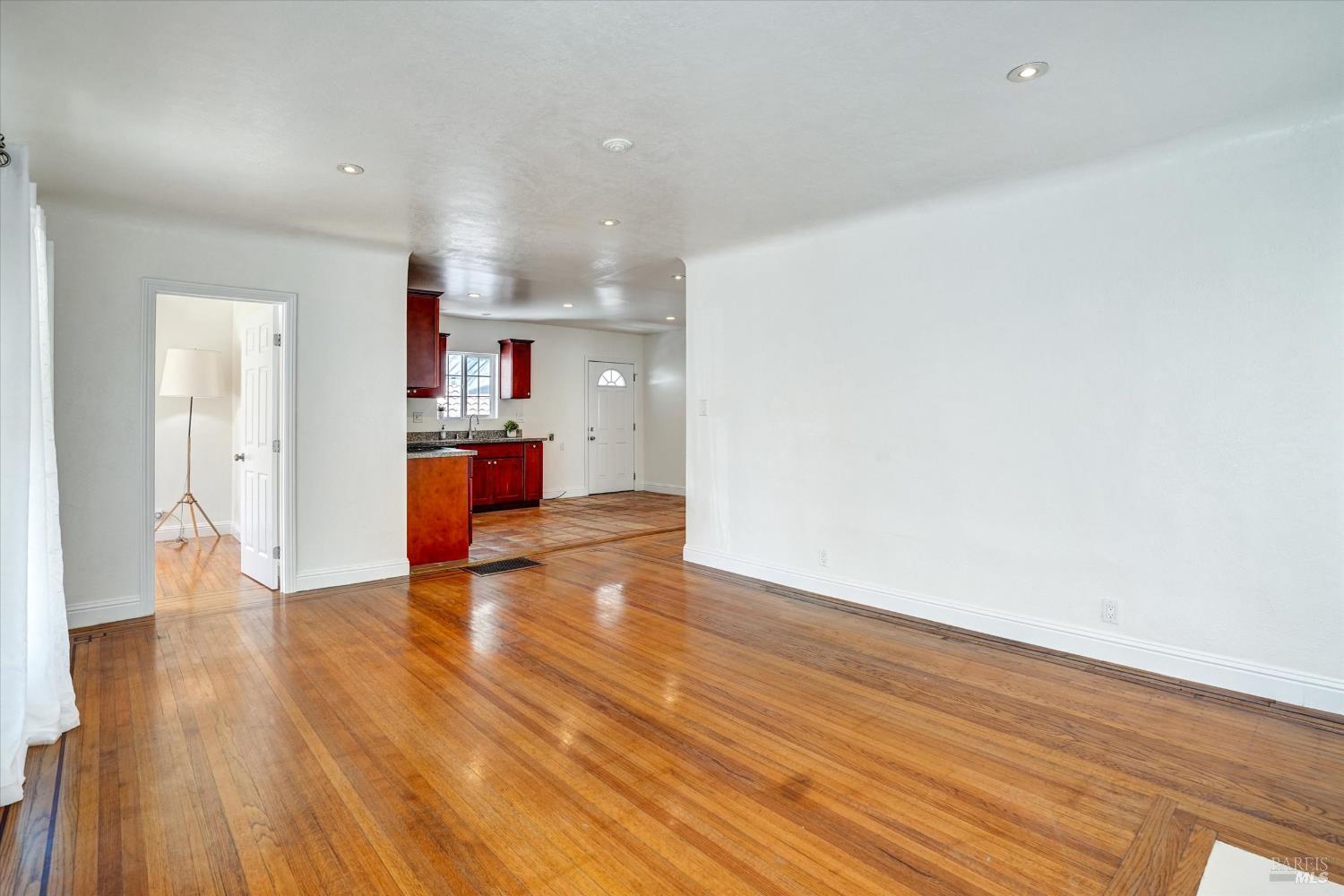 Detail Gallery Image 16 of 55 For 60 D St, Vallejo,  CA 94590 - 3 Beds | 2/1 Baths