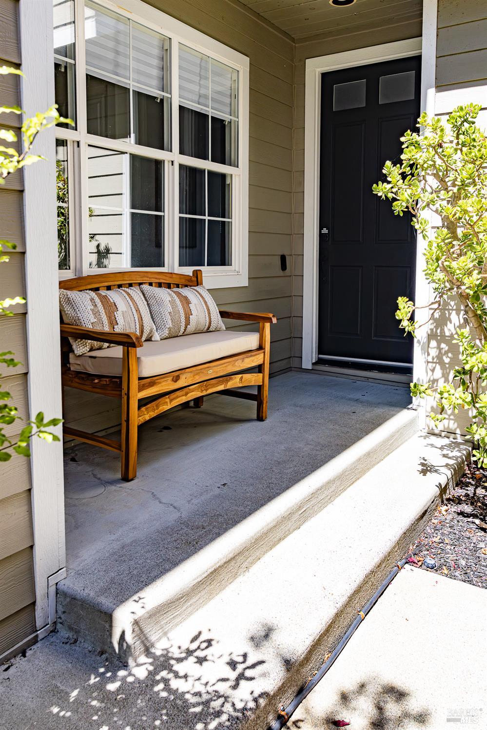 Detail Gallery Image 3 of 42 For 264 Waterside Cir, San Rafael,  CA 94903 - 4 Beds | 3/1 Baths
