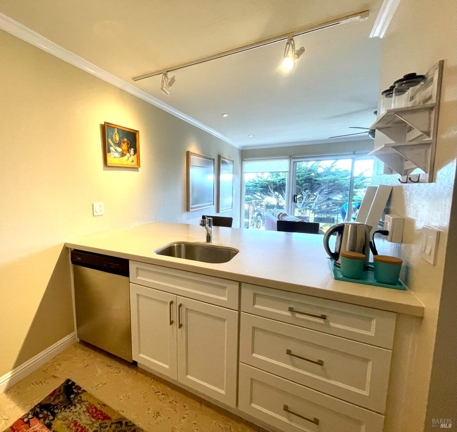 Detail Gallery Image 12 of 21 For 370 Eden Roc Dr, Sausalito,  CA 94965 - 1 Beds | 1 Baths