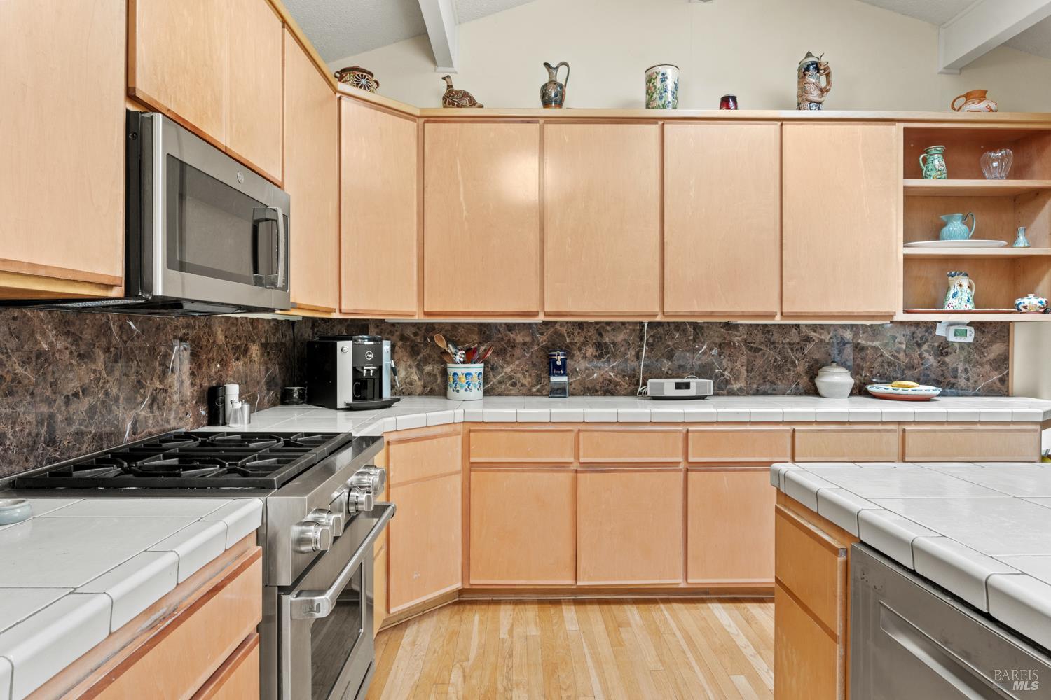 Detail Gallery Image 9 of 49 For 1500 Deerwood Dr, Ukiah,  CA 95482 - 3 Beds | 3 Baths