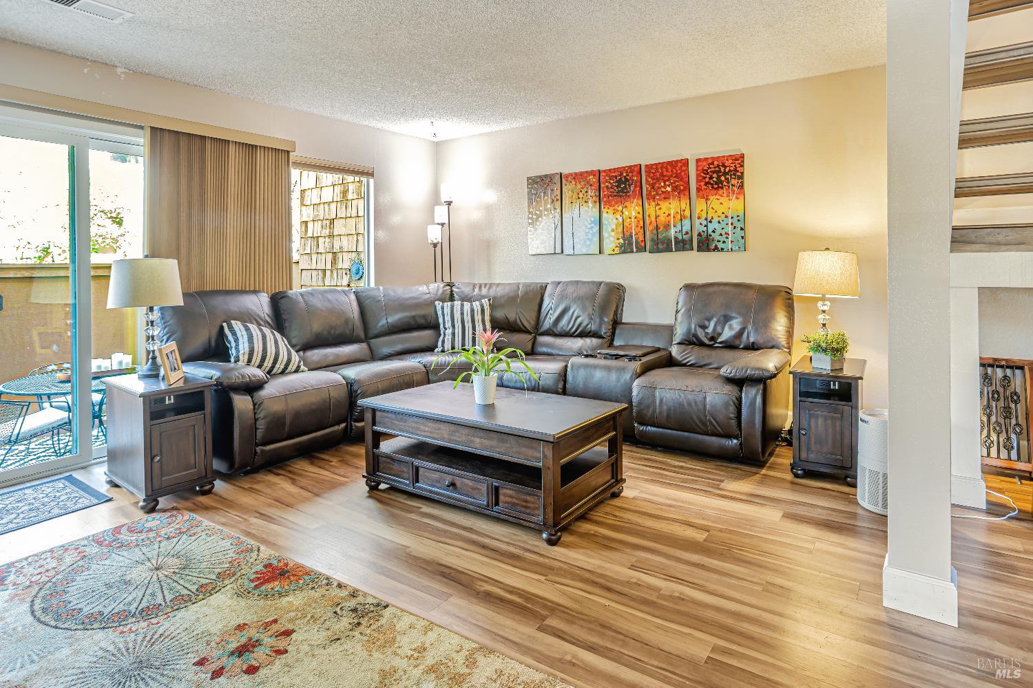 Detail Gallery Image 7 of 36 For 1 Oak Crest Ct #D,  Novato,  CA 94947 - 3 Beds | 2/1 Baths