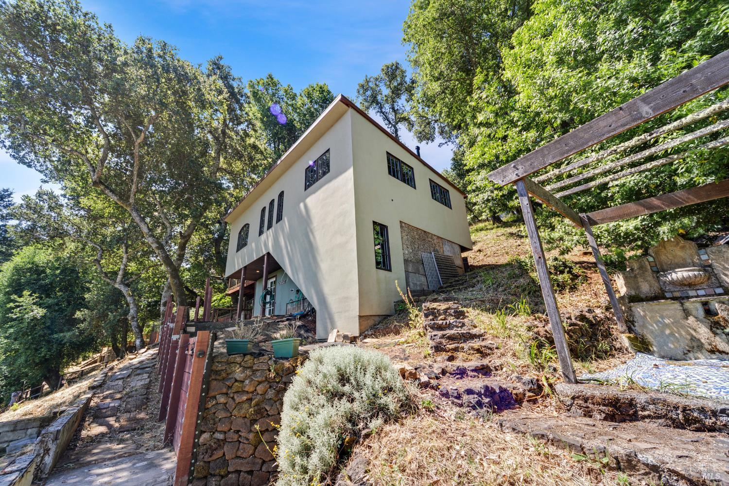 Detail Gallery Image 2 of 19 For 77 Bosque Ave, Fairfax,  CA 94930 - 1 Beds | 1/1 Baths