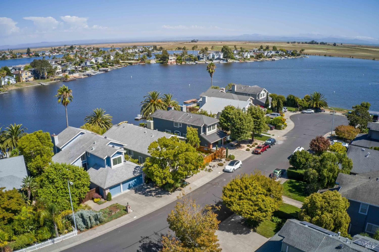 Detail Gallery Image 7 of 59 For 28 Caribe Isle, Novato,  CA 94949 - 4 Beds | 3 Baths