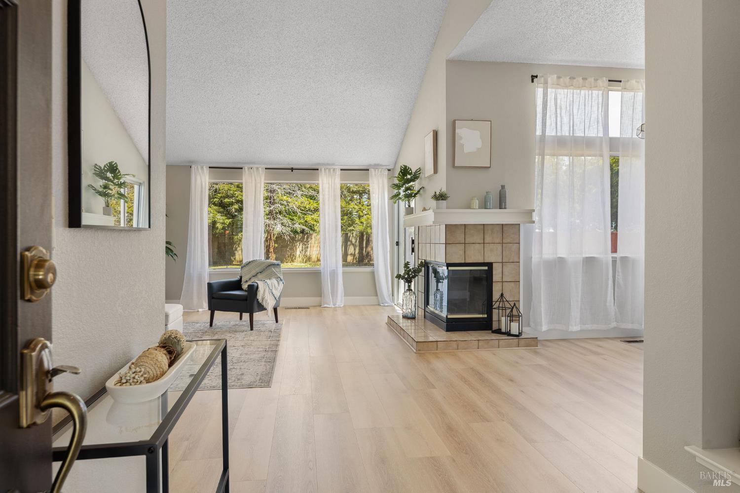 Detail Gallery Image 6 of 37 For 828 Stoneridge Cir, Fairfield,  CA 94534 - 3 Beds | 2 Baths