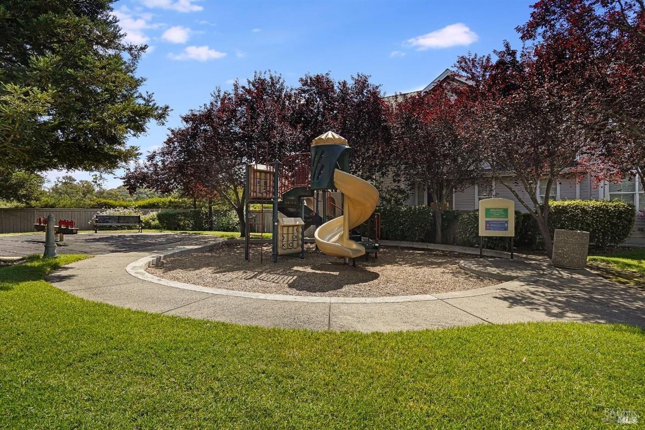 Detail Gallery Image 41 of 42 For 264 Waterside Cir, San Rafael,  CA 94903 - 4 Beds | 3/1 Baths