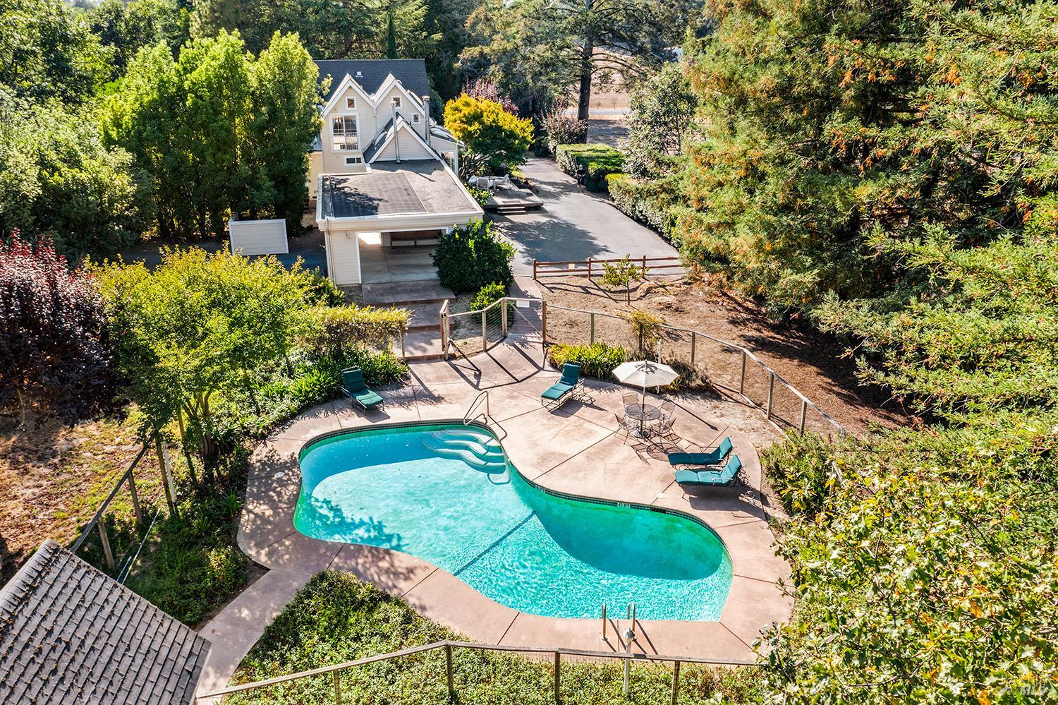 Detail Gallery Image 2 of 65 For 3949 Vine Hill Rd, Sebastopol,  CA 95472 - 5 Beds | 4 Baths