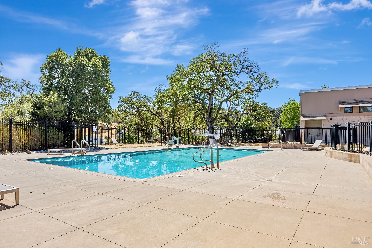 Detail Gallery Image 32 of 36 For 1 Oak Crest Ct #D,  Novato,  CA 94947 - 3 Beds | 2/1 Baths