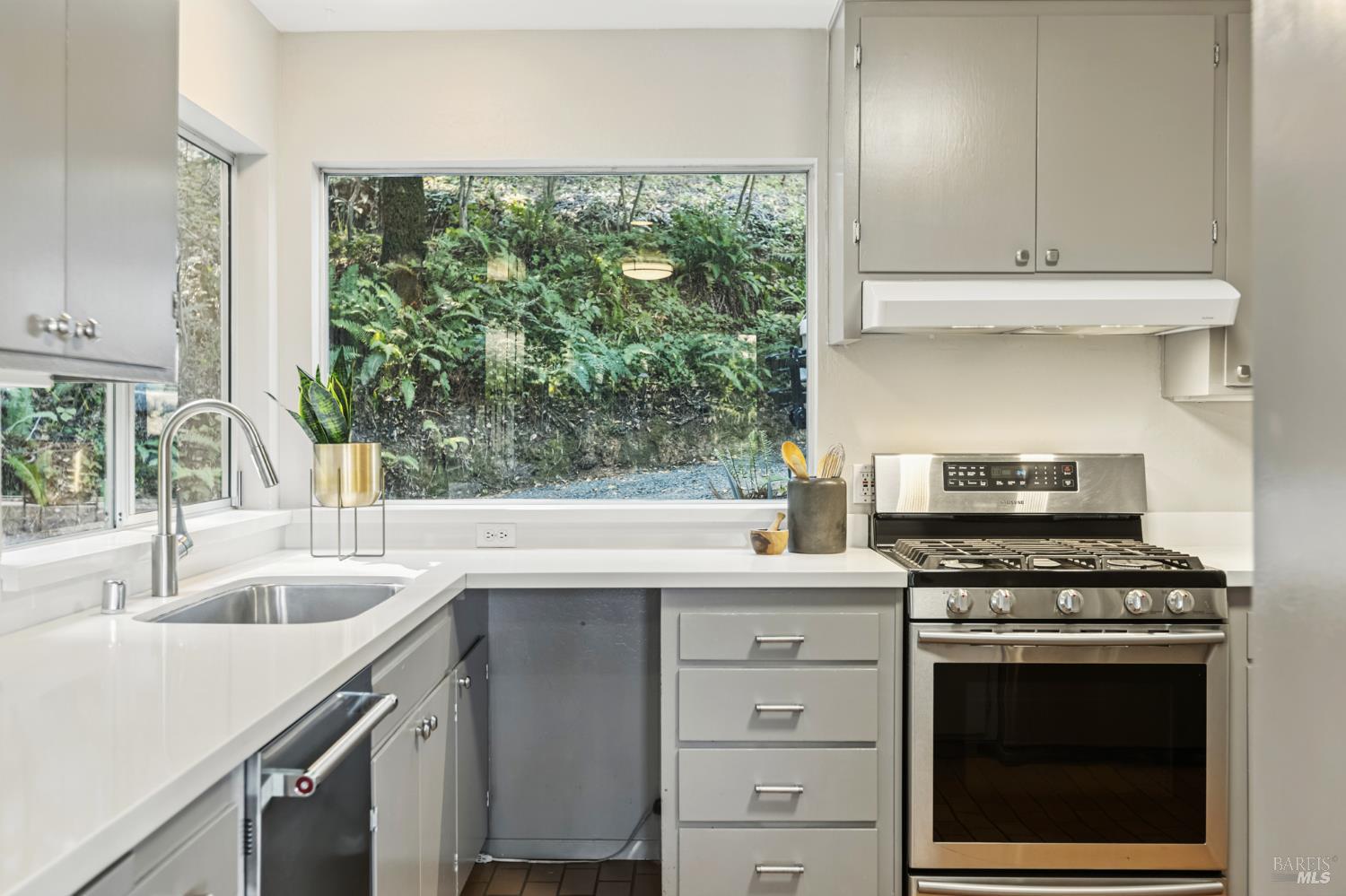 Detail Gallery Image 15 of 53 For 51 Juniper Ave, San Geronimo,  CA 94963 - 4 Beds | 3 Baths