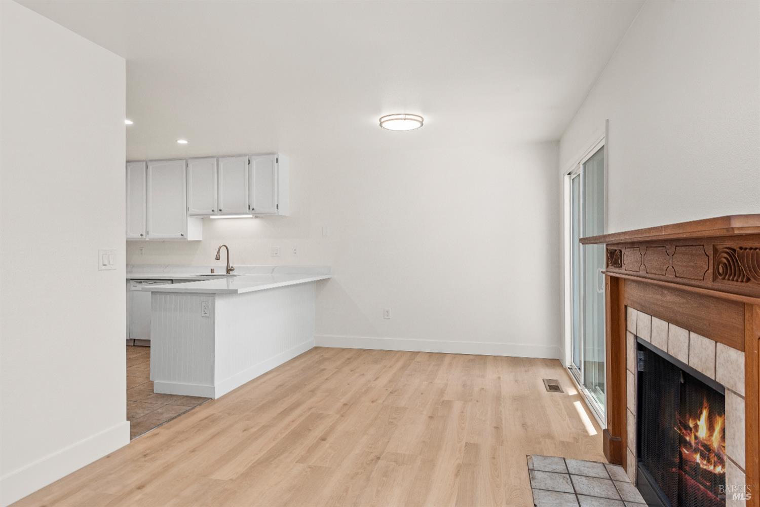 Detail Gallery Image 4 of 23 For 159 Francis Cir, Rohnert Park,  CA 94928 - 3 Beds | 2/1 Baths
