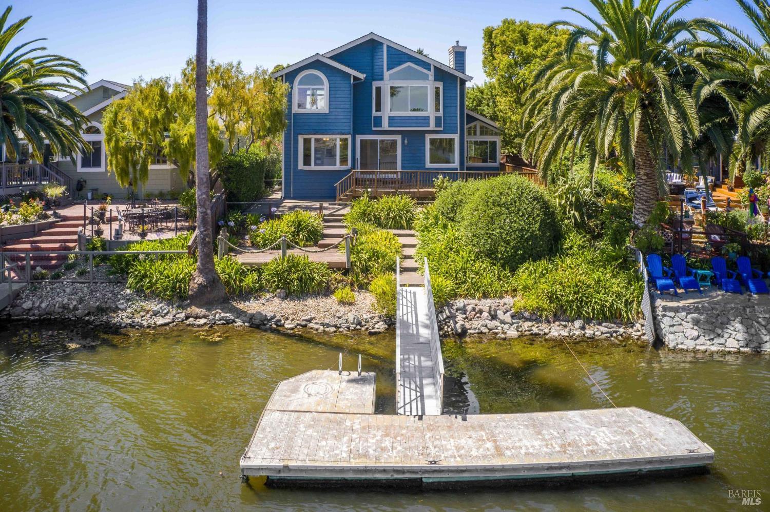 Detail Gallery Image 2 of 59 For 28 Caribe Isle, Novato,  CA 94949 - 4 Beds | 3 Baths