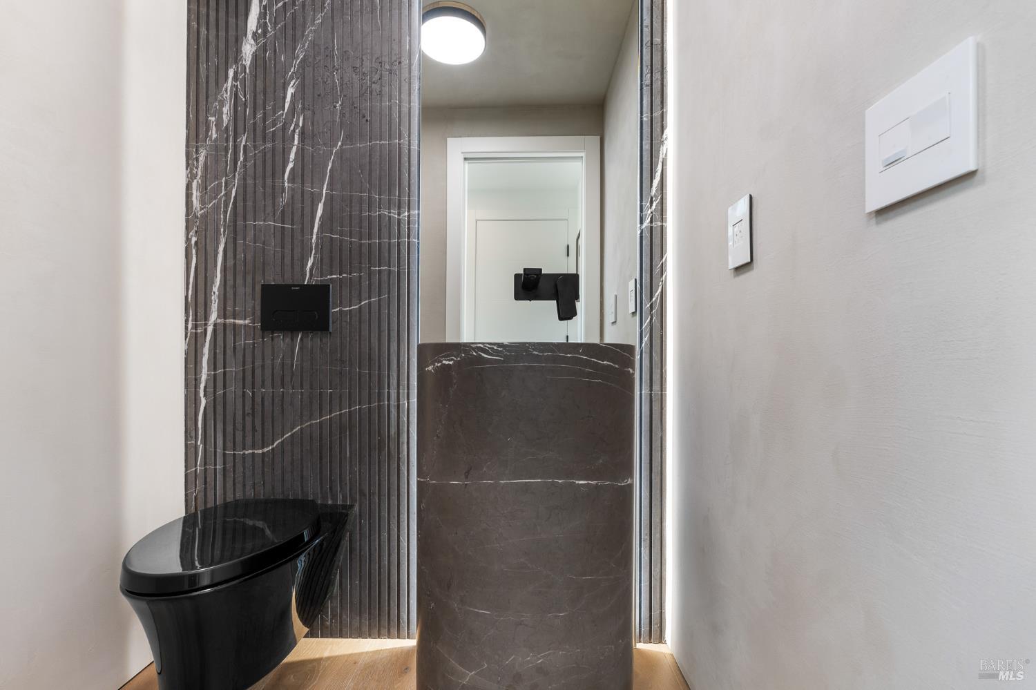 Detail Gallery Image 33 of 61 For 975 Greenhill Rd, Mill Valley,  CA 94941 - 4 Beds | 2/1 Baths