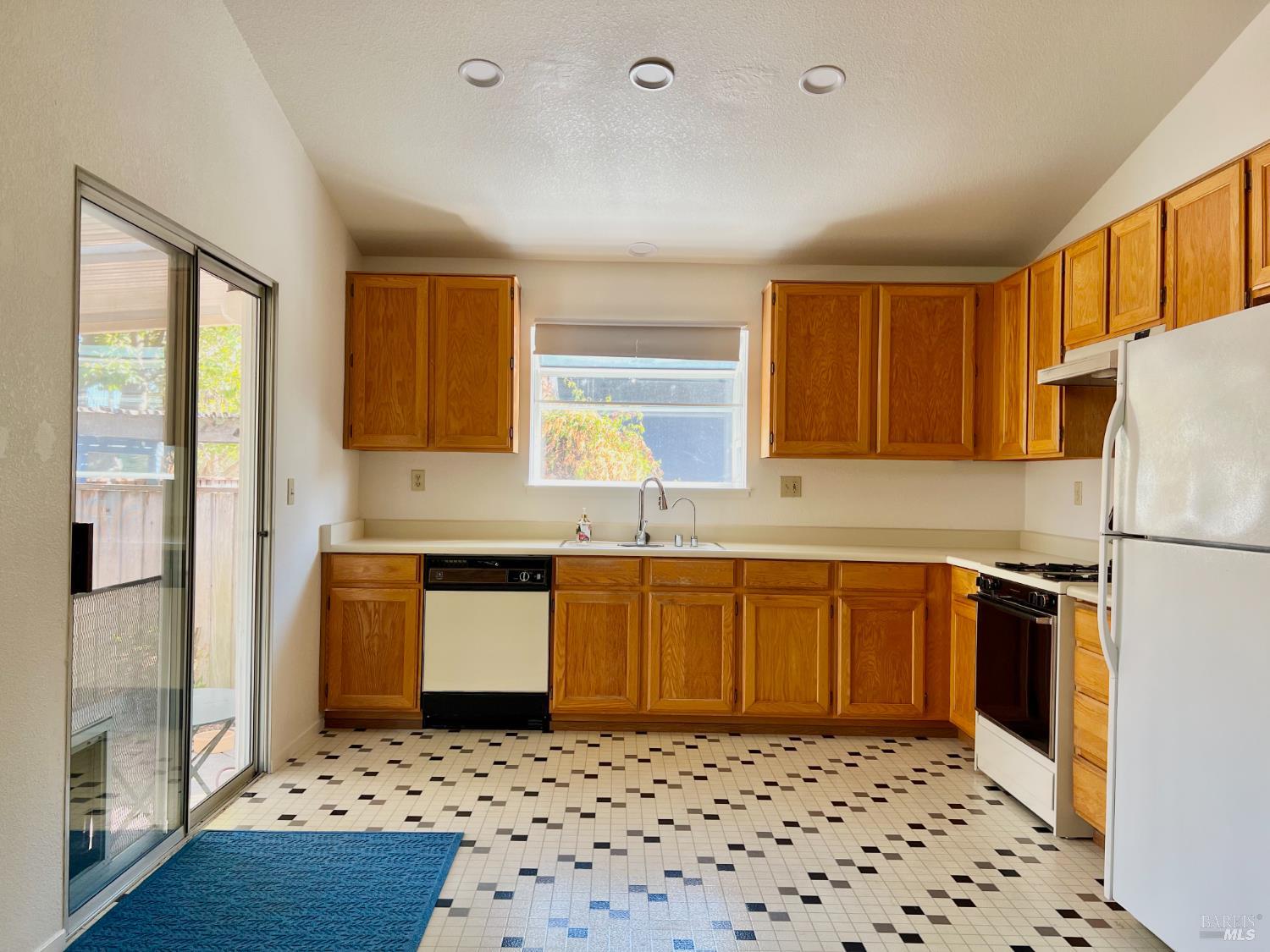 Detail Gallery Image 12 of 36 For 1185 Camellia Ln, Suisun City,  CA 94585 - 3 Beds | 2 Baths