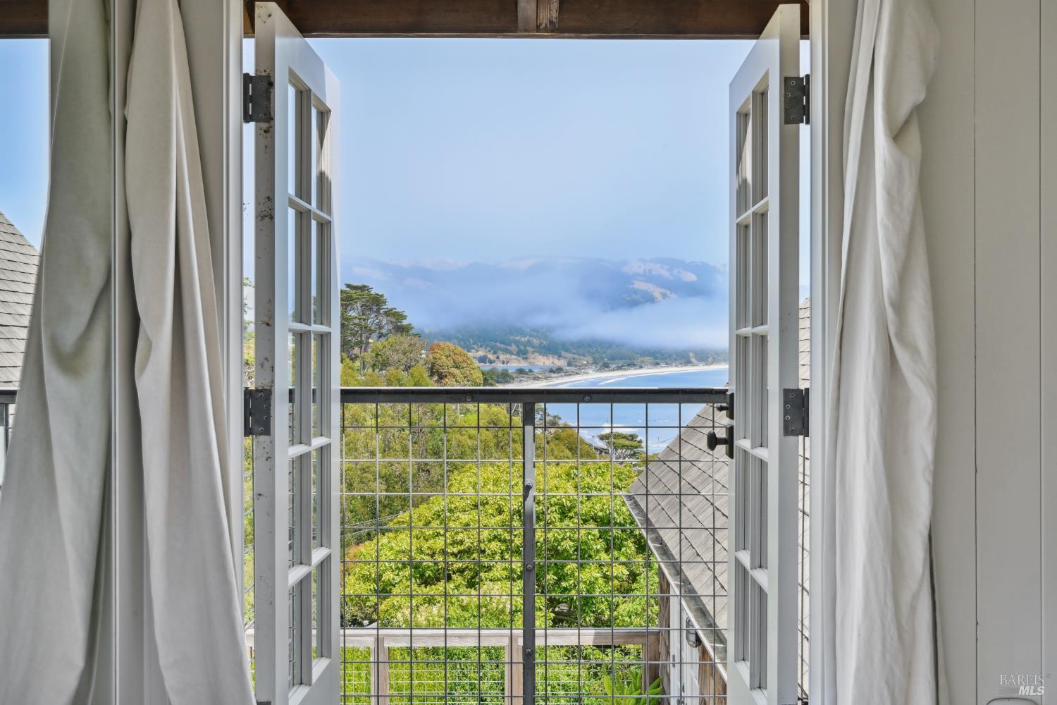 Detail Gallery Image 24 of 62 For 33 Ocean Ave, Bolinas,  CA 94924 - 3 Beds | 2/1 Baths