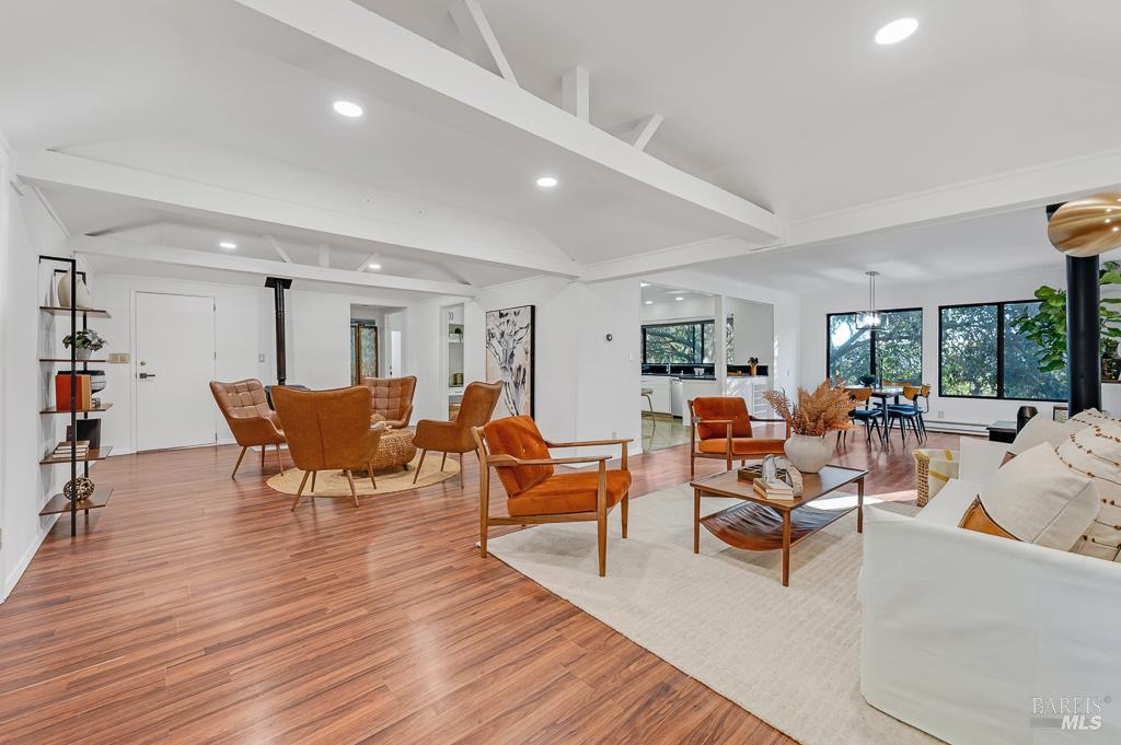 Detail Gallery Image 5 of 46 For 2801 Gravenstein Hwy, Sebastopol,  CA 95472 - 3 Beds | 3 Baths