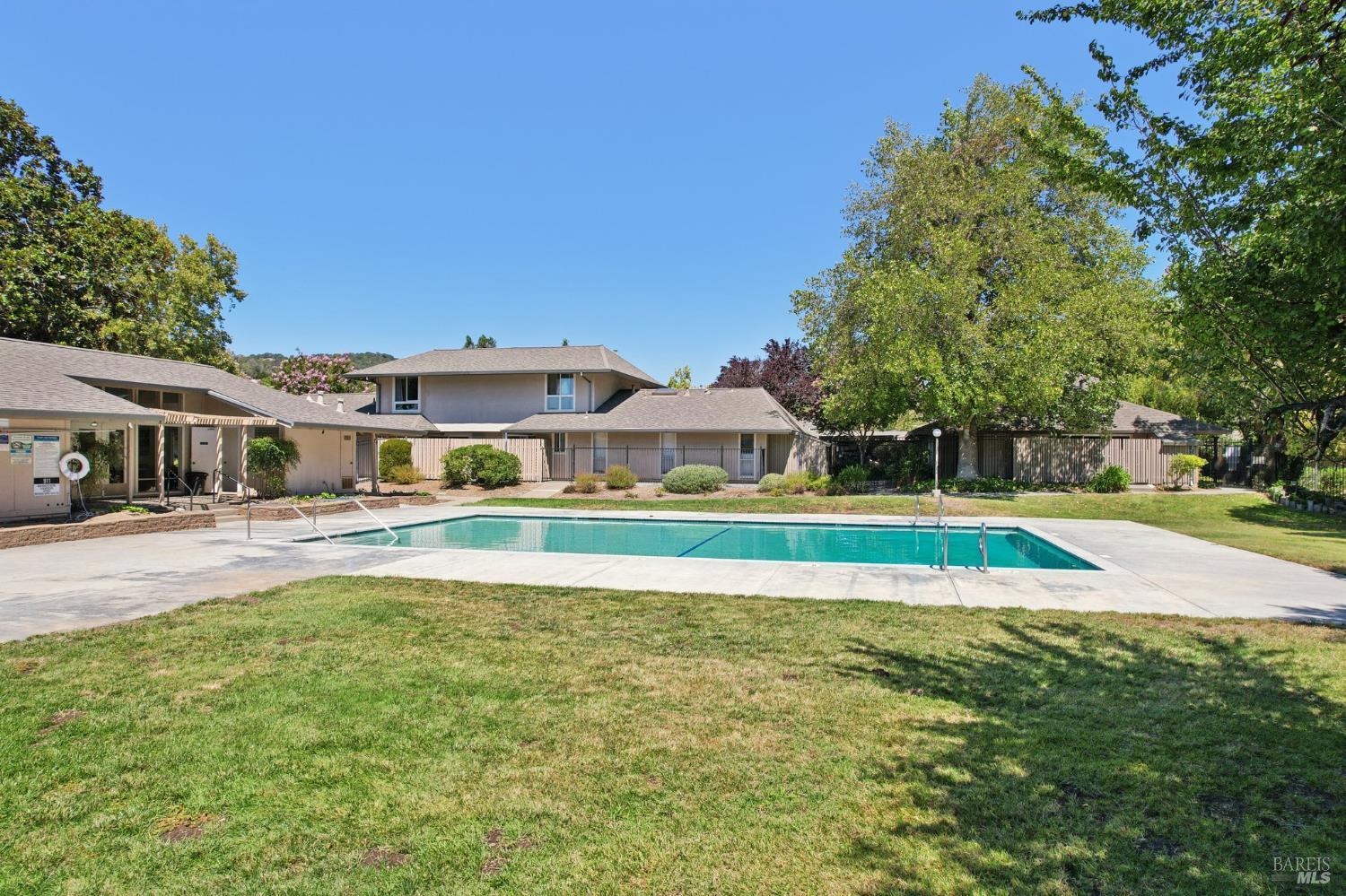 Detail Gallery Image 20 of 20 For 141 Roundtree Blvd, San Rafael,  CA 94903 - 2 Beds | 1/1 Baths