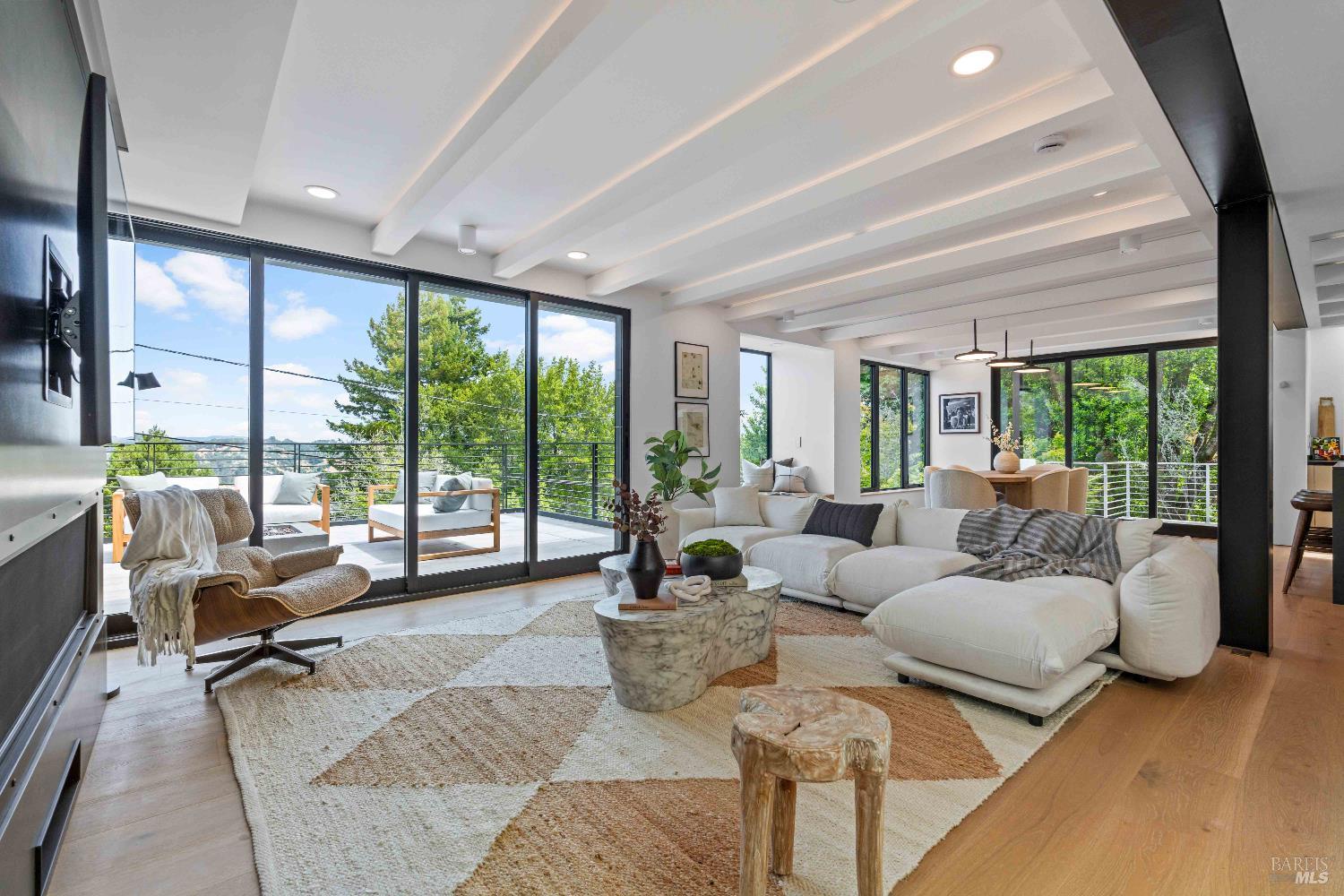 Detail Gallery Image 15 of 61 For 975 Greenhill Rd, Mill Valley,  CA 94941 - 4 Beds | 2/1 Baths