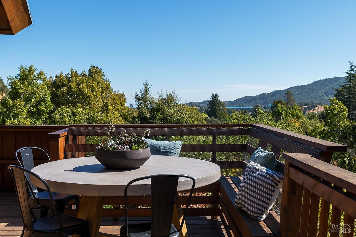 Detail Gallery Image 4 of 52 For 12 Indian Rd, San Rafael,  CA 94903 - 3 Beds | 1 Baths
