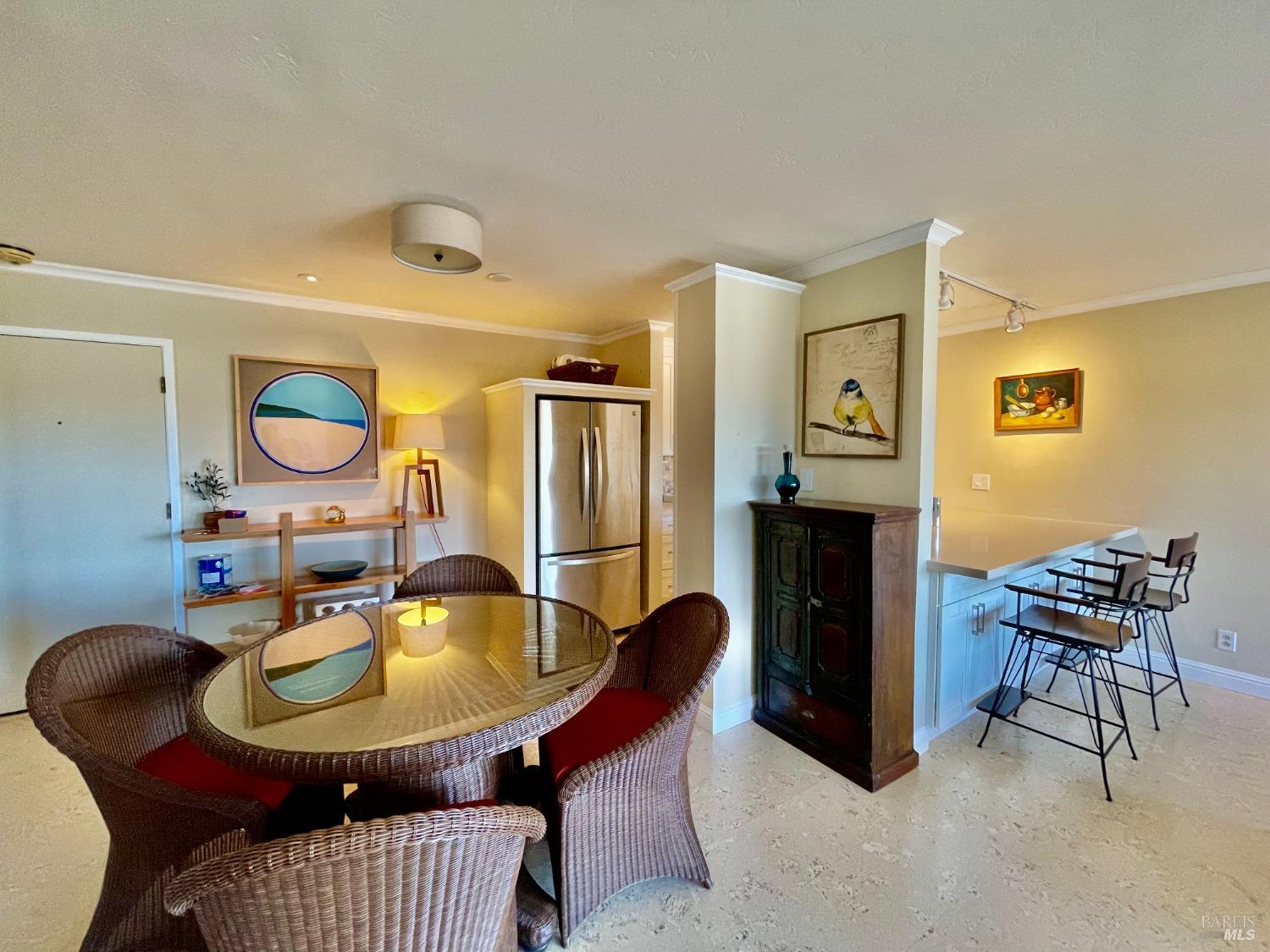 Detail Gallery Image 10 of 21 For 370 Eden Roc Dr, Sausalito,  CA 94965 - 1 Beds | 1 Baths