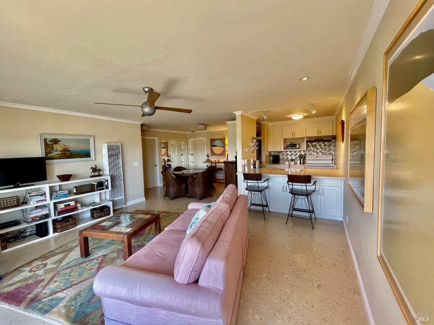 Detail Gallery Image 9 of 21 For 370 Eden Roc Dr, Sausalito,  CA 94965 - 1 Beds | 1 Baths