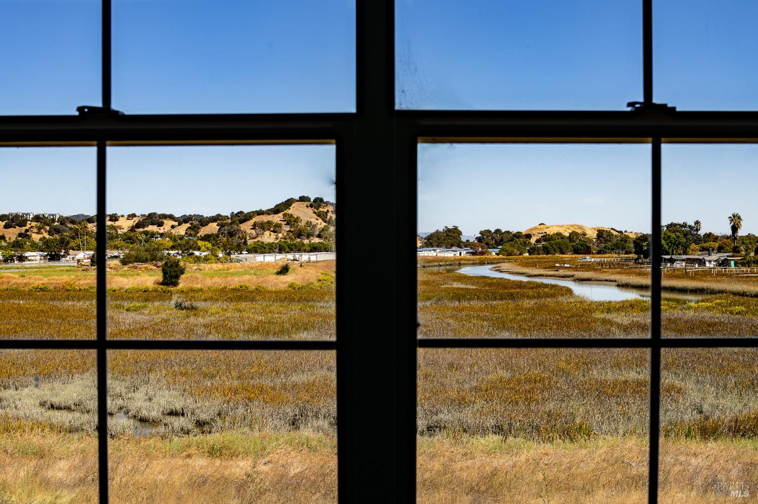 Detail Gallery Image 34 of 42 For 264 Waterside Cir, San Rafael,  CA 94903 - 4 Beds | 3/1 Baths