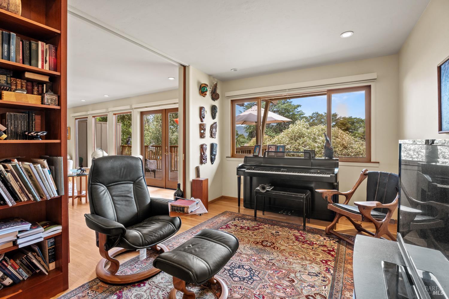 Detail Gallery Image 13 of 49 For 1500 Deerwood Dr, Ukiah,  CA 95482 - 3 Beds | 3 Baths