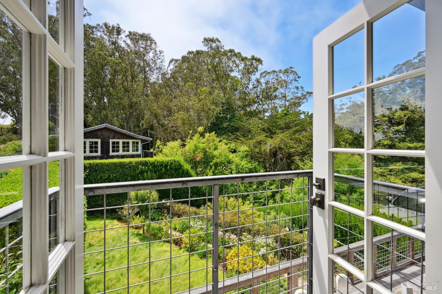 Detail Gallery Image 36 of 62 For 33 Ocean Ave, Bolinas,  CA 94924 - 3 Beds | 2/1 Baths