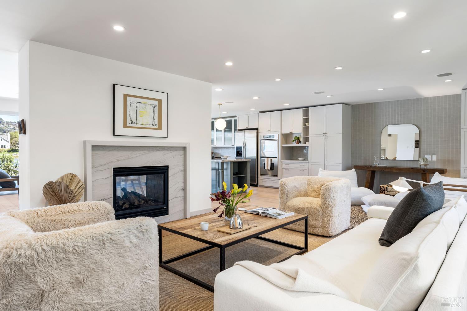 Detail Gallery Image 4 of 26 For 334 Riviera Cir, Larkspur,  CA 94939 - 3 Beds | 2/1 Baths