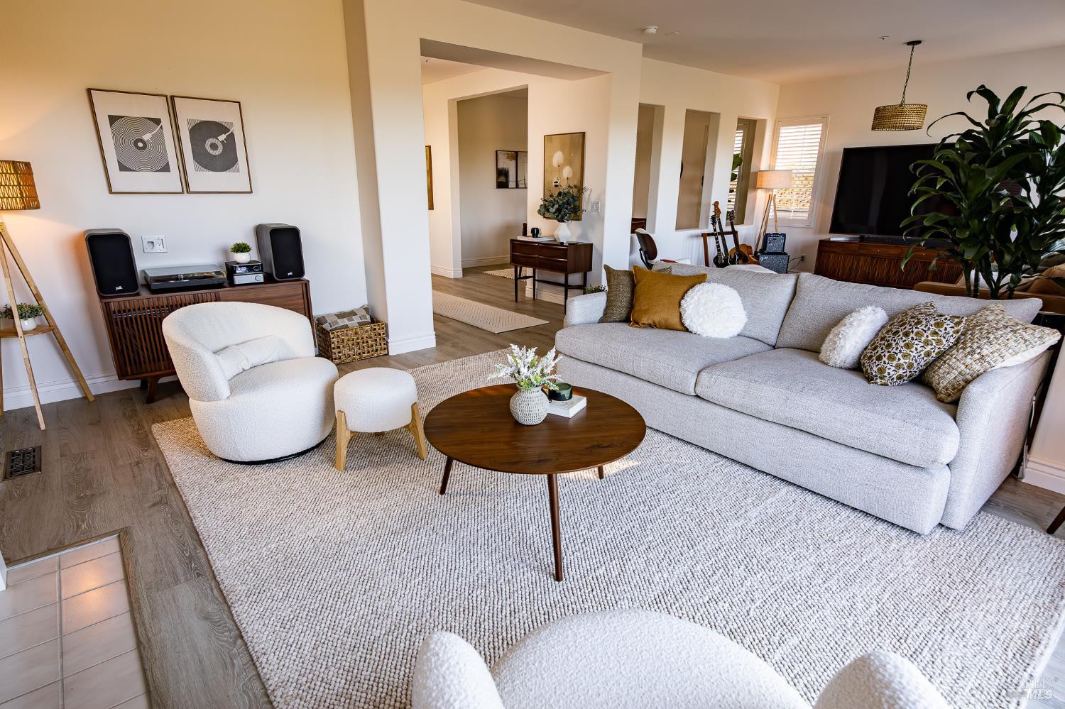 Detail Gallery Image 8 of 42 For 264 Waterside Cir, San Rafael,  CA 94903 - 4 Beds | 3/1 Baths