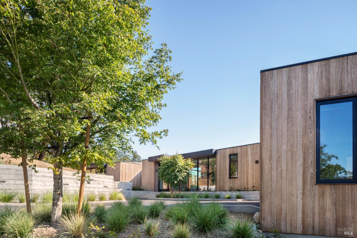 Detail Gallery Image 18 of 22 For 165 Sw Sycamore Ct, Healdsburg,  CA 95448 - 5 Beds | 6/1 Baths