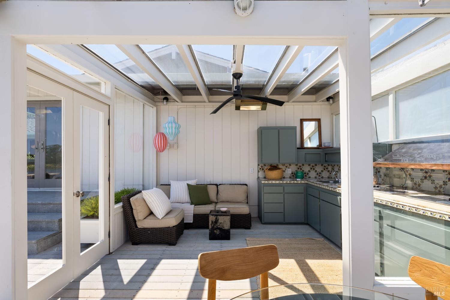 Detail Gallery Image 20 of 26 For 334 Riviera Cir, Larkspur,  CA 94939 - 3 Beds | 2/1 Baths