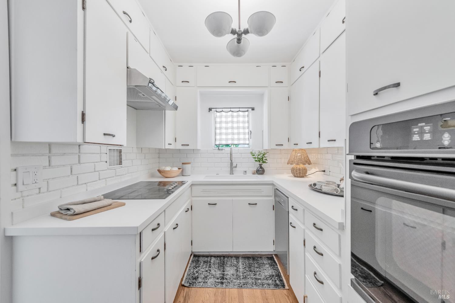 Detail Gallery Image 8 of 31 For 107 Butterfield Rd, San Anselmo,  CA 94960 - 3 Beds | 2 Baths