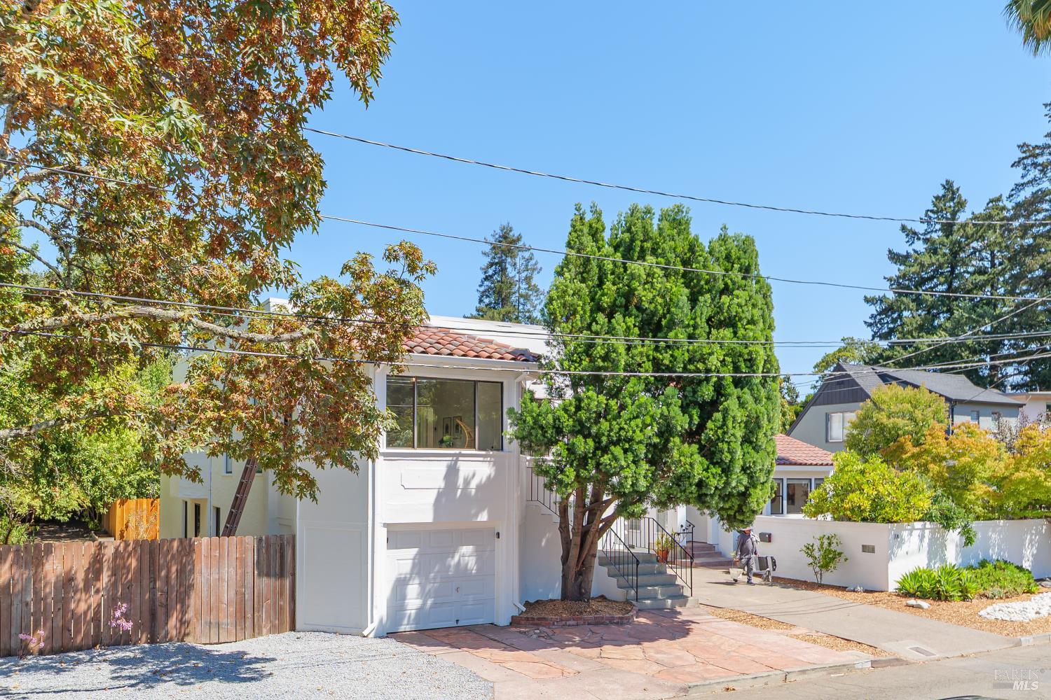 Detail Gallery Image 6 of 58 For 7 Belmont Ave, Fairfax,  CA 94930 - 6 Beds | 4/1 Baths