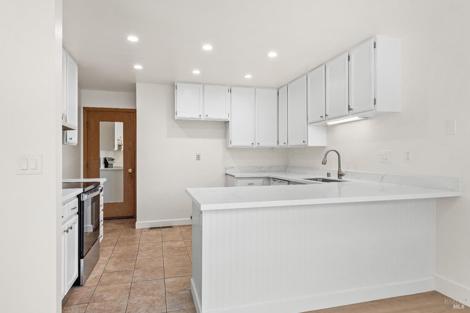 Detail Gallery Image 7 of 23 For 159 Francis Cir, Rohnert Park,  CA 94928 - 3 Beds | 2/1 Baths