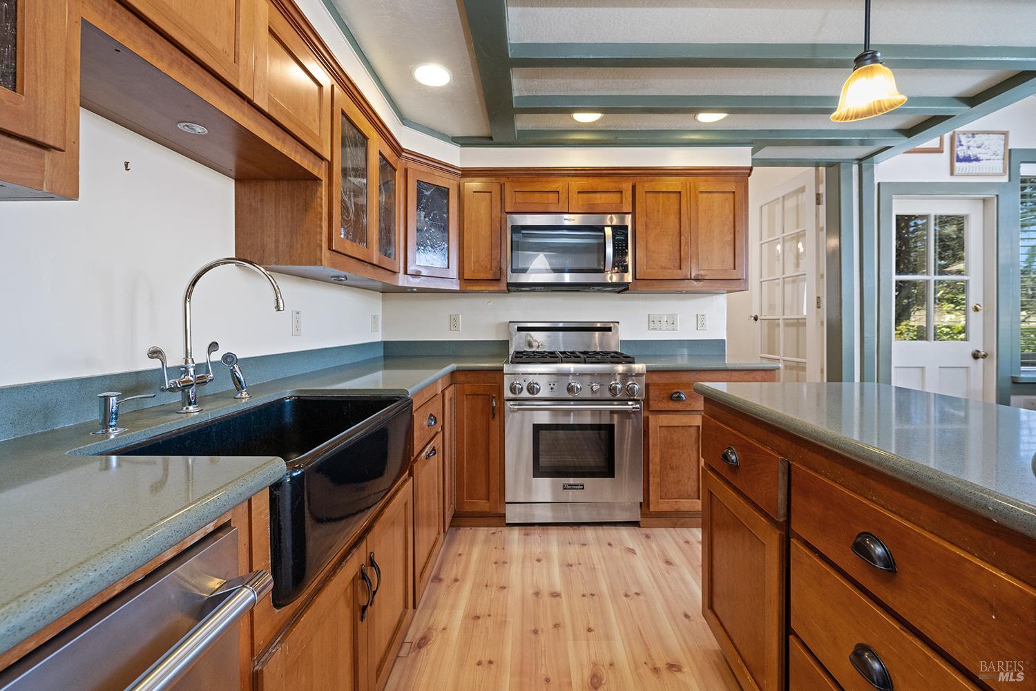 Detail Gallery Image 17 of 65 For 3949 Vine Hill Rd, Sebastopol,  CA 95472 - 5 Beds | 4 Baths