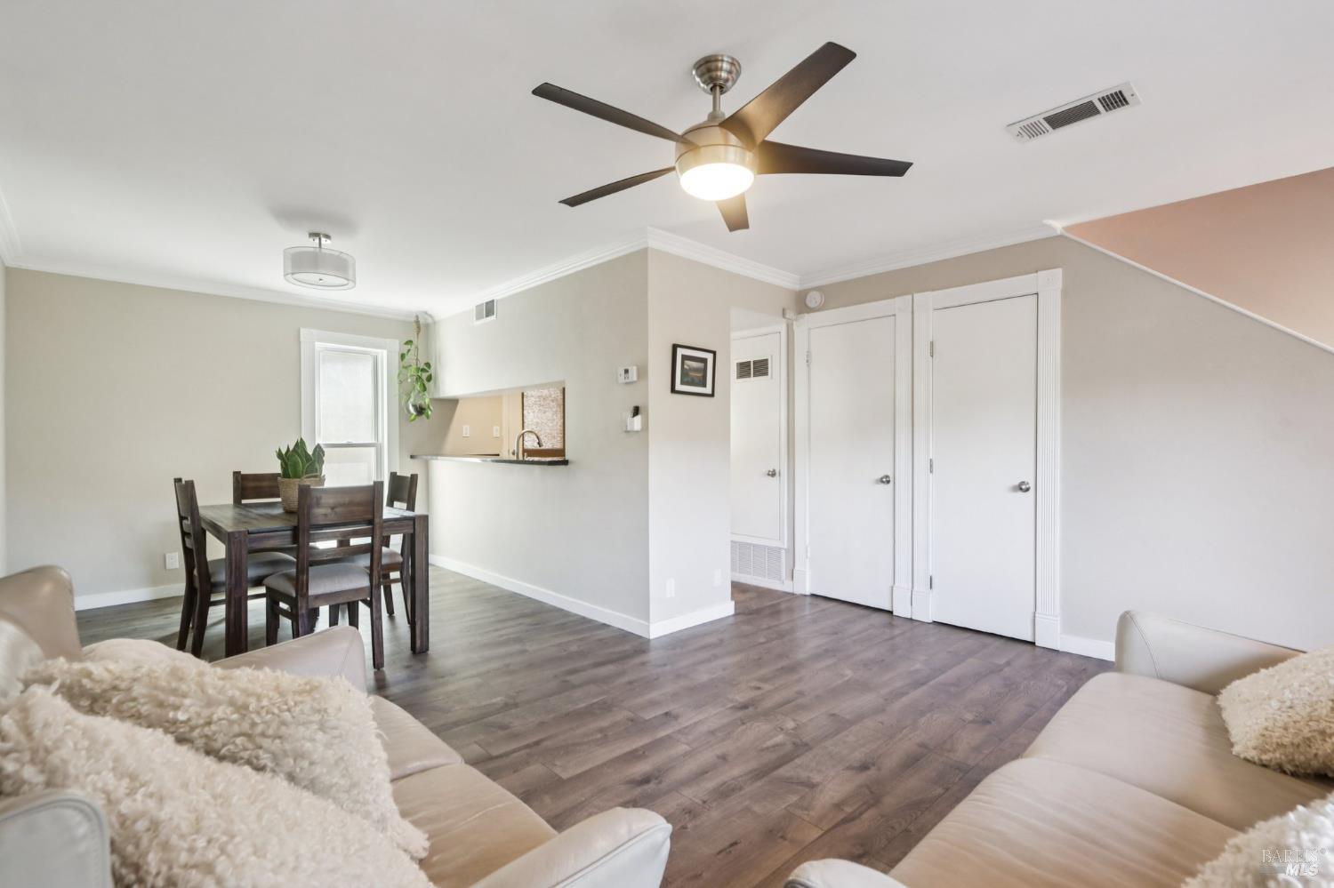 Detail Gallery Image 3 of 20 For 141 Roundtree Blvd, San Rafael,  CA 94903 - 2 Beds | 1/1 Baths