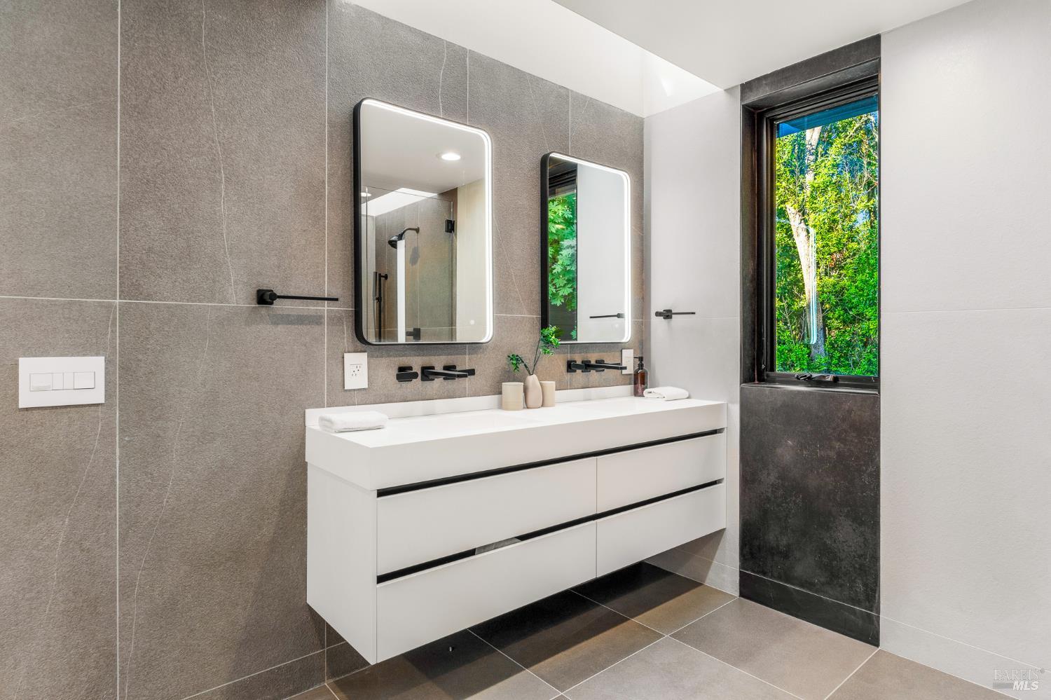 Detail Gallery Image 42 of 61 For 975 Greenhill Rd, Mill Valley,  CA 94941 - 4 Beds | 2/1 Baths