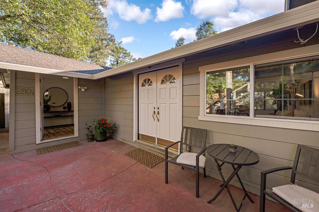 Detail Gallery Image 3 of 46 For 2801 Gravenstein Hwy, Sebastopol,  CA 95472 - 3 Beds | 3 Baths