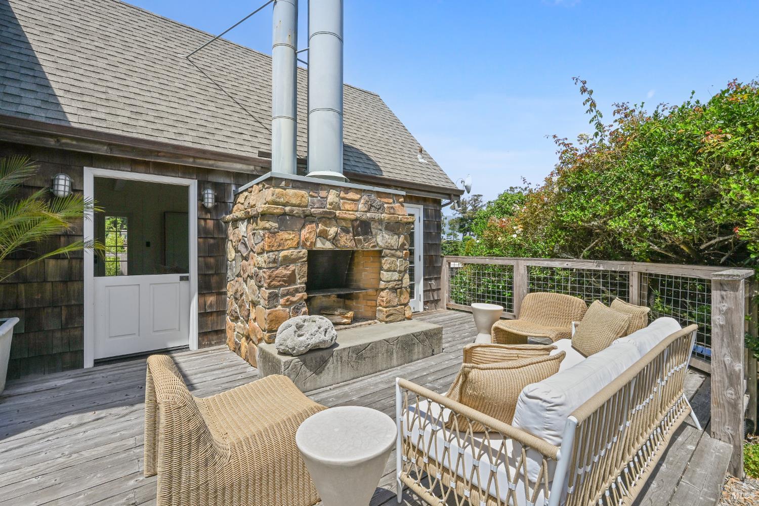 Detail Gallery Image 56 of 62 For 33 Ocean Ave, Bolinas,  CA 94924 - 3 Beds | 2/1 Baths