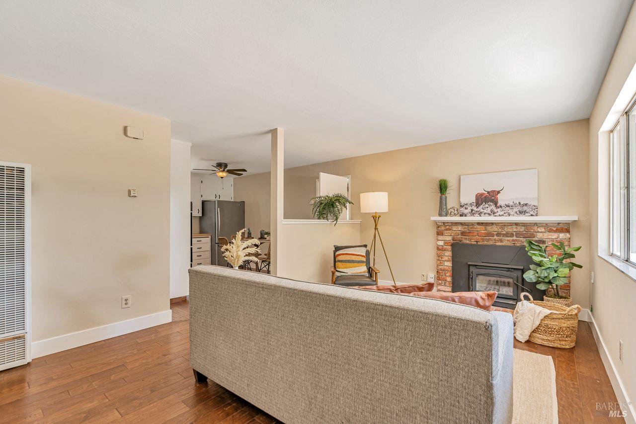 Detail Gallery Image 11 of 47 For 1021 Butler Ave, Santa Rosa,  CA 95407 - 4 Beds | 2 Baths